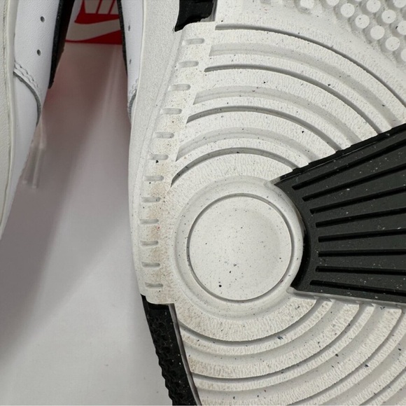 Nike Women's Gamma Force Sneakers sz 7.5 Lace-Up Shoes White/Black DX9176-100 - Picture 10 of 10